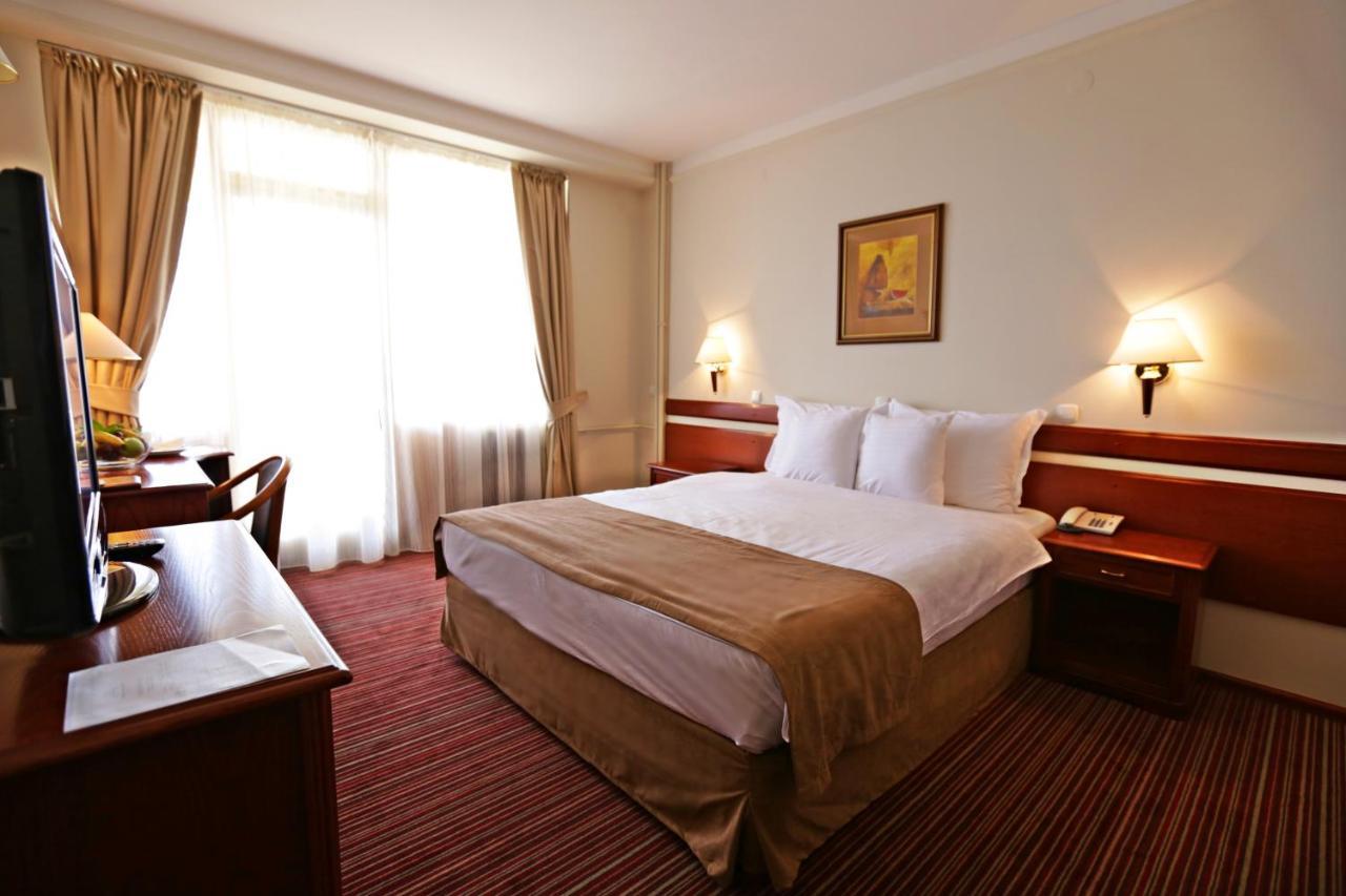 Hotel Metropol - Metropol Lake Resort Lagadin Exterior photo