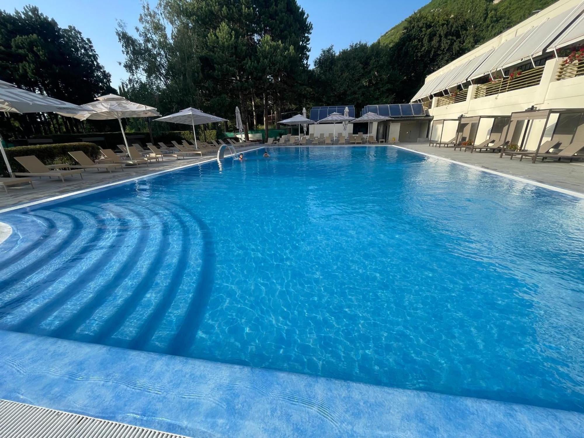 Hotel Metropol - Metropol Lake Resort Lagadin Exterior photo